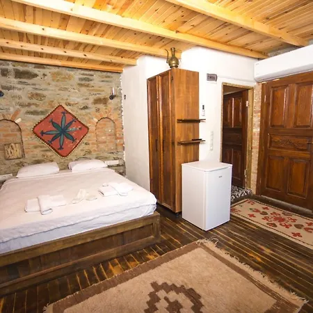 Lodge Heaven's Gate *